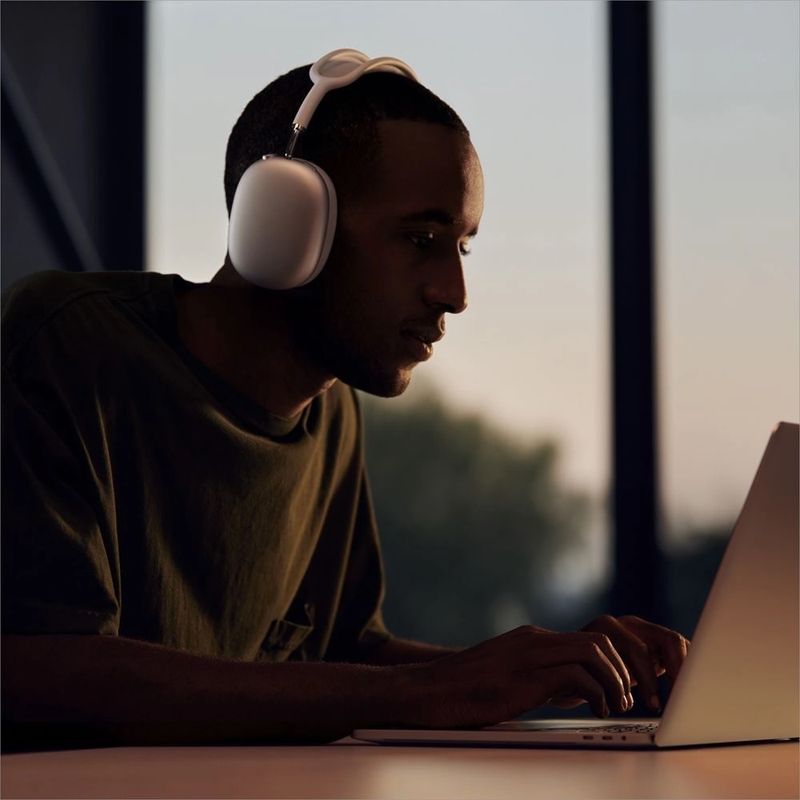 https---s3.amazonaws.com-allied.alliedmktg.com-img-apple-AirPods-AirPods-20Max-AirPods_Max_Silver_PDP_Image_Position-4__en-US